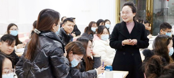 凤翔 专家指导+名师授课+培优补弱+日清月结的教学模式