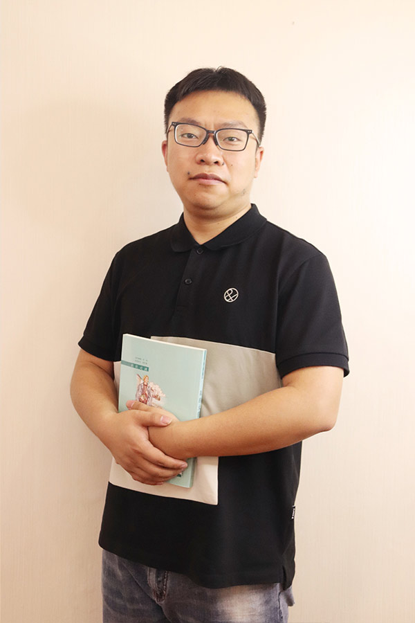 凤翔杨斌 本科学历，毕业于西安航空学院