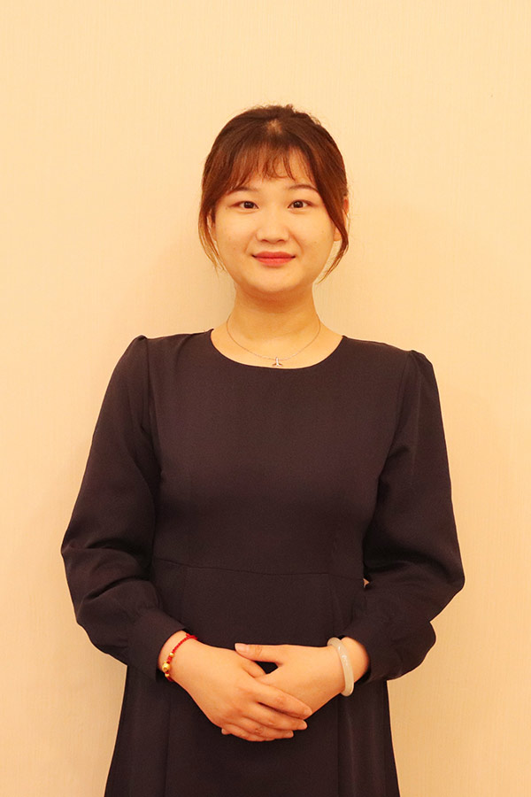 凤翔文哲 本科学历，优秀班主任